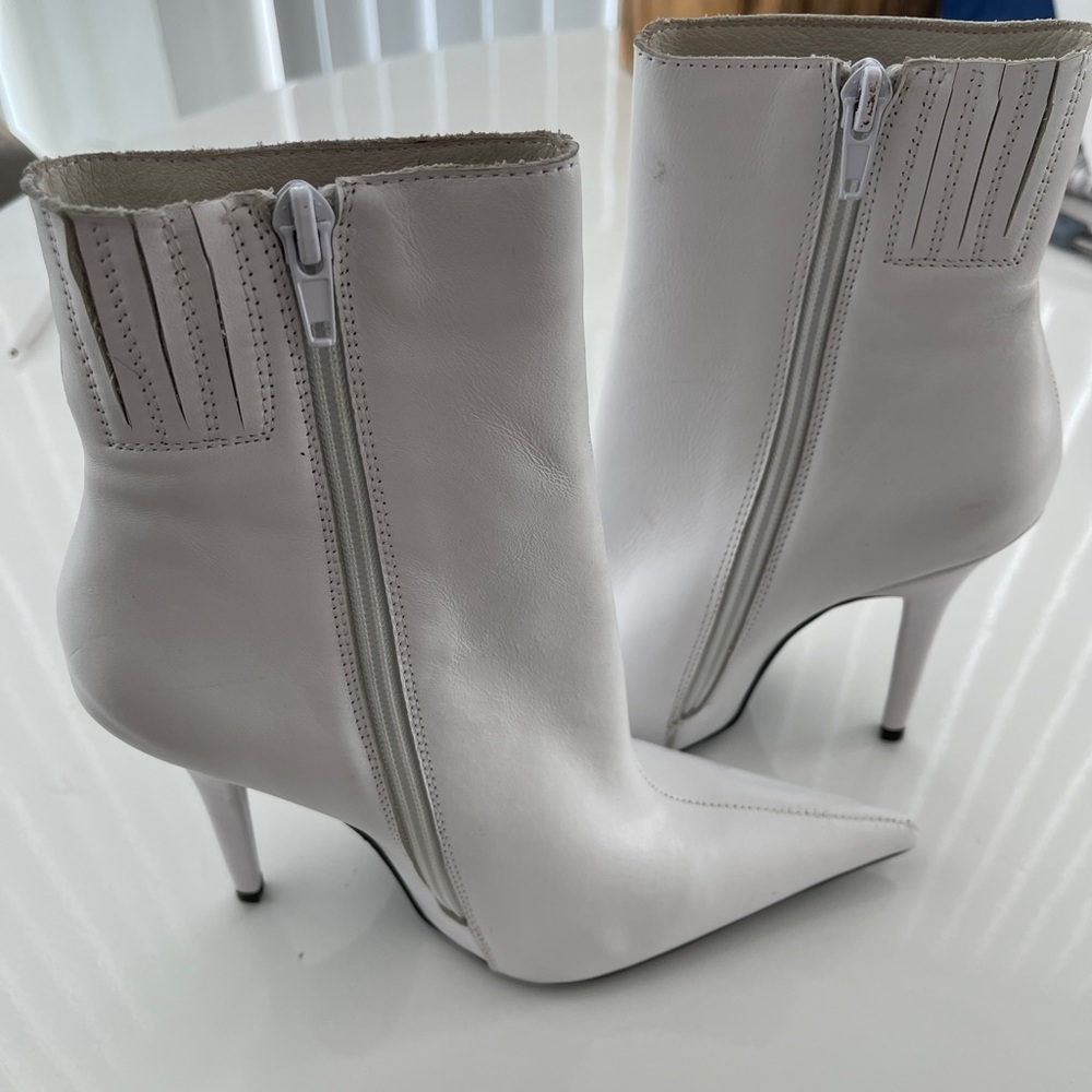 NWOT Jeffrey Campbell Elegant White Leather Ankle Boots